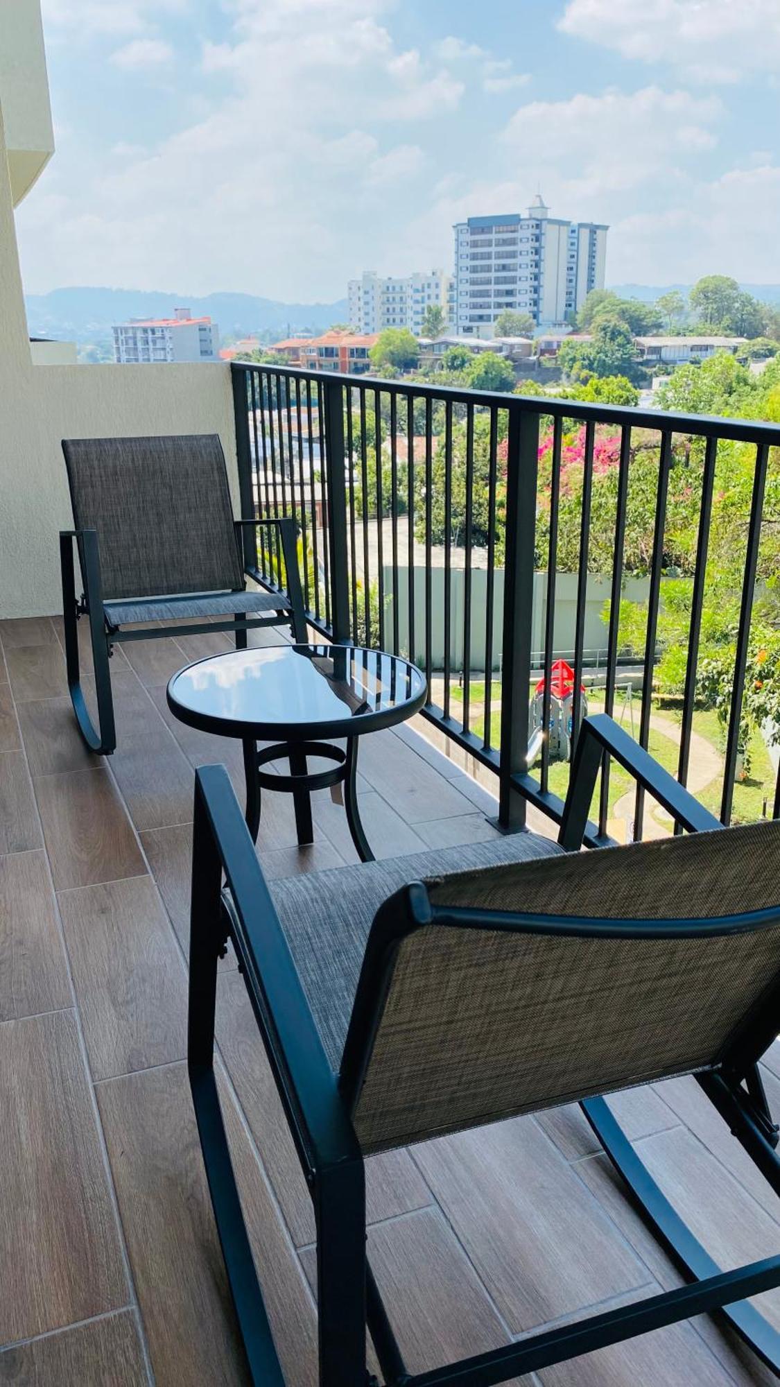 Entire Beautiful Condo With Rooftop Pool And Gym サンサルバドル エクステリア 写真