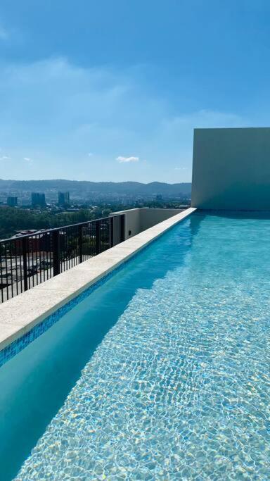 Entire Beautiful Condo With Rooftop Pool And Gym サンサルバドル エクステリア 写真