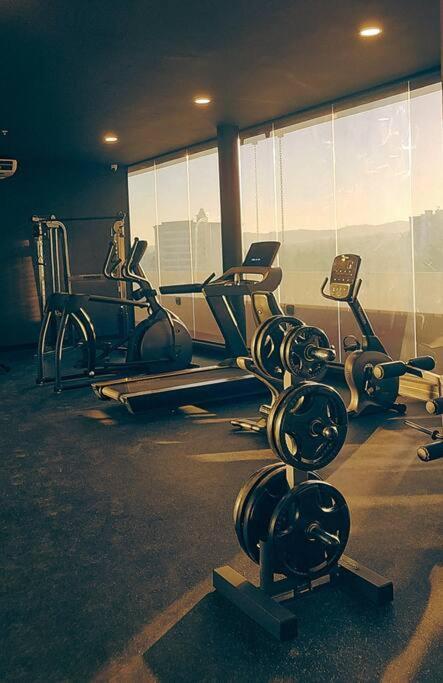Entire Beautiful Condo With Rooftop Pool And Gym サンサルバドル エクステリア 写真